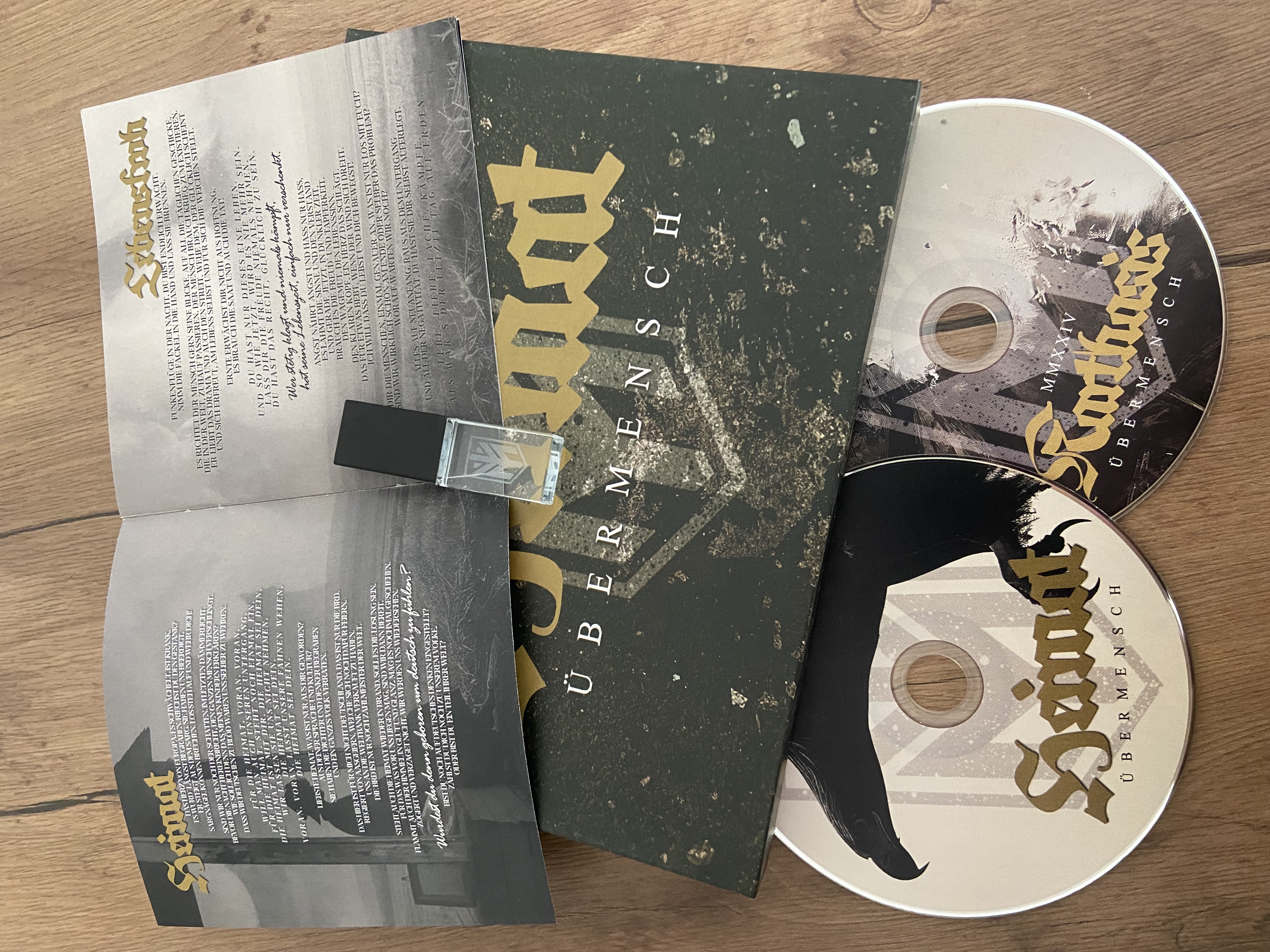 Übermensch - Heimat & MMXXIV Katharsis Edition (Box mit Doppel CD & USB Stick)